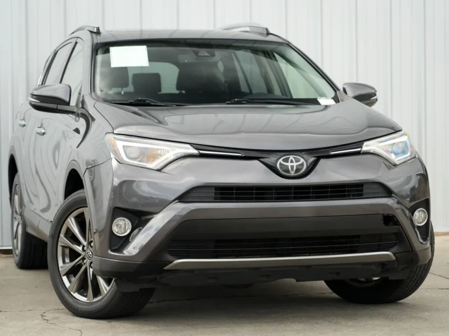2018 Toyota RAV4 Limited Platinum photo 1