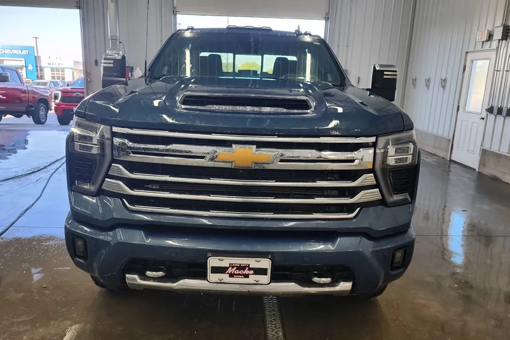 2024 Chevrolet Silverado 2500HD High Country photo 1