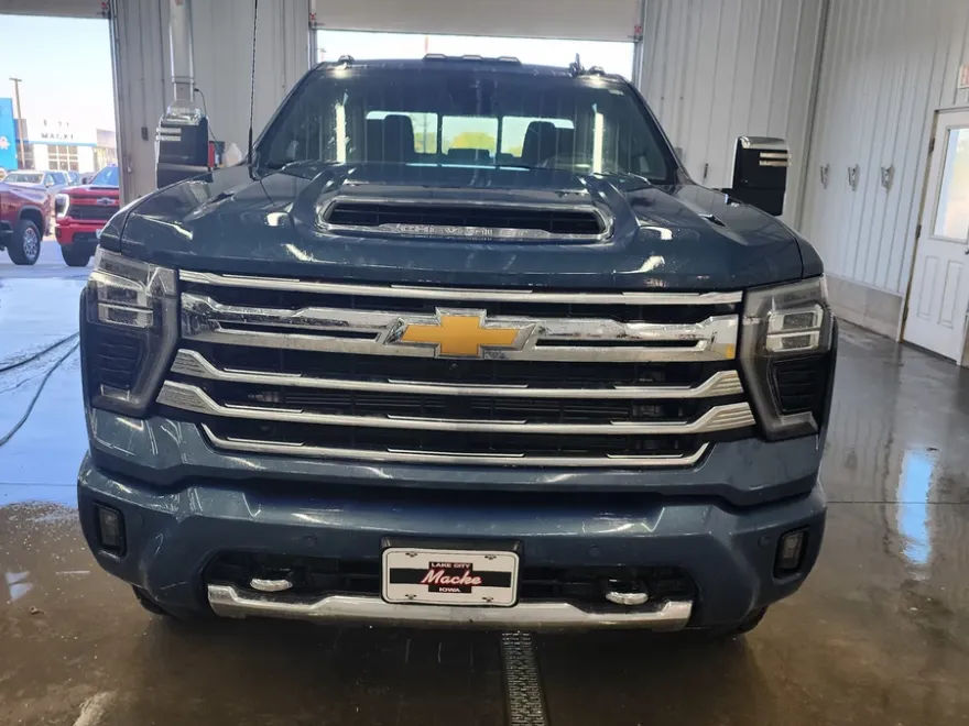 2024 Chevrolet Silverado 2500HD High Country photo 1