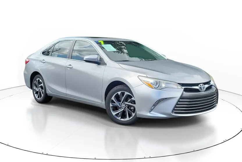 2017 Toyota Camry XLE XSE photo 1