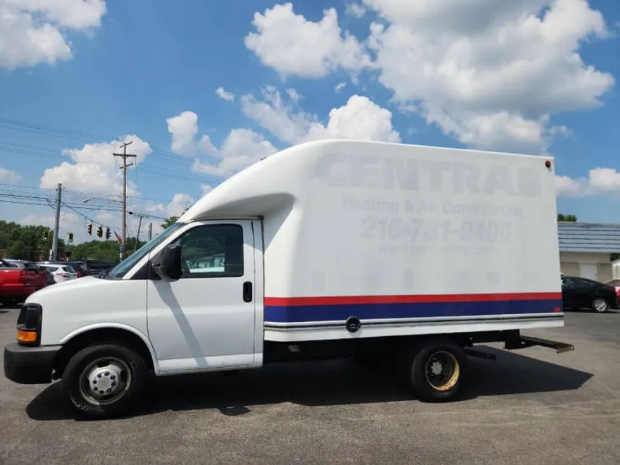 2014 Chevrolet Express 3500 Cutaway photo 1