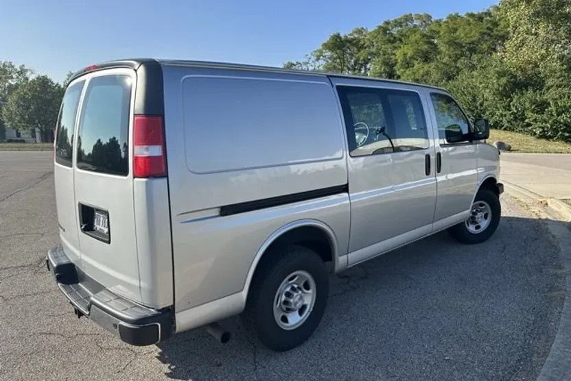2019 Chevrolet Express 2500 Work Cargo Van photo 1