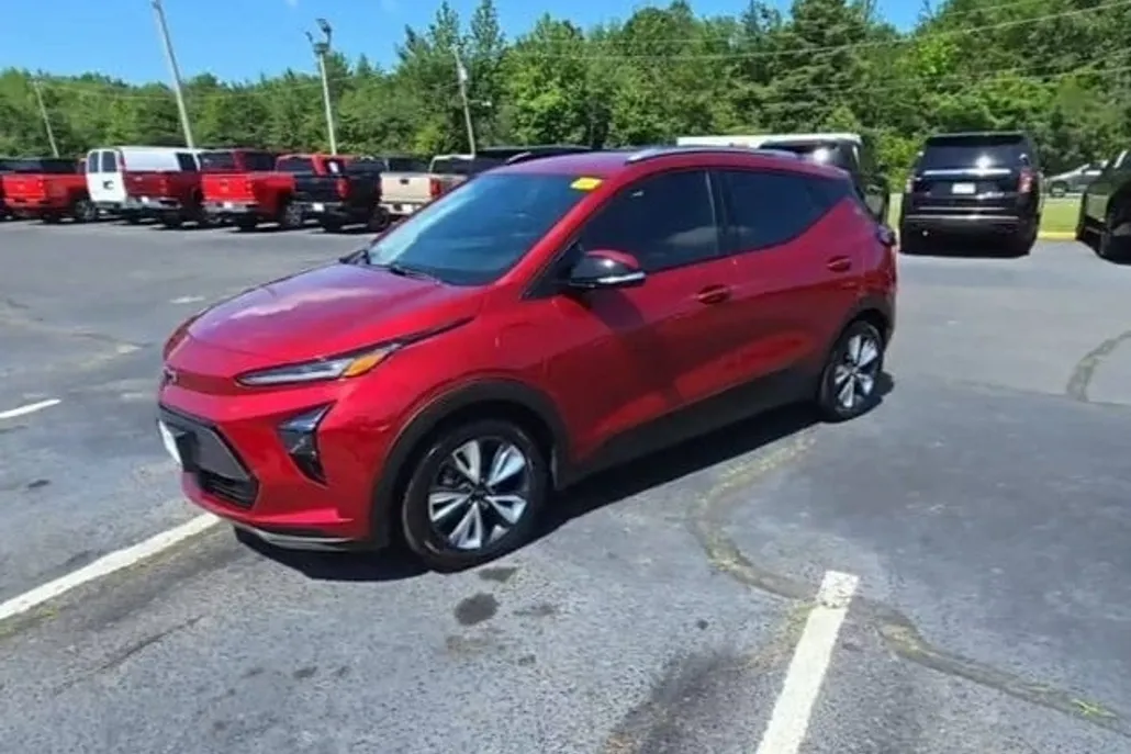 2023 Chevrolet Bolt EUV photo 1