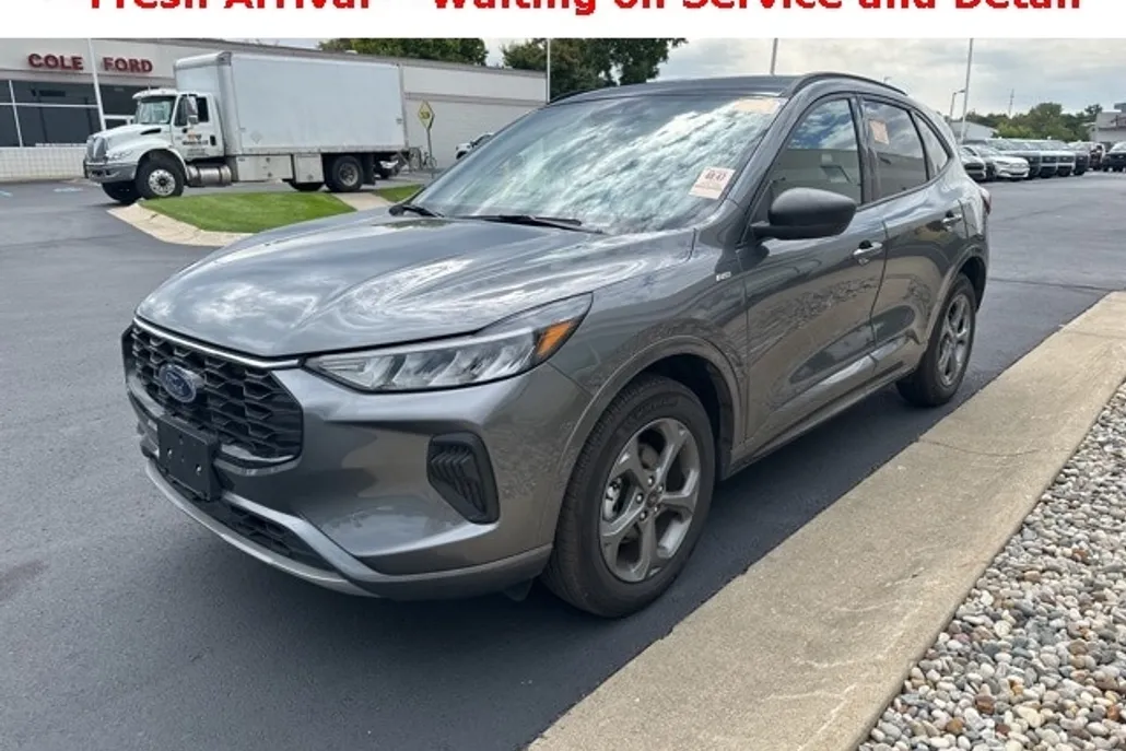 2024 Ford Escape ST-Line photo 1