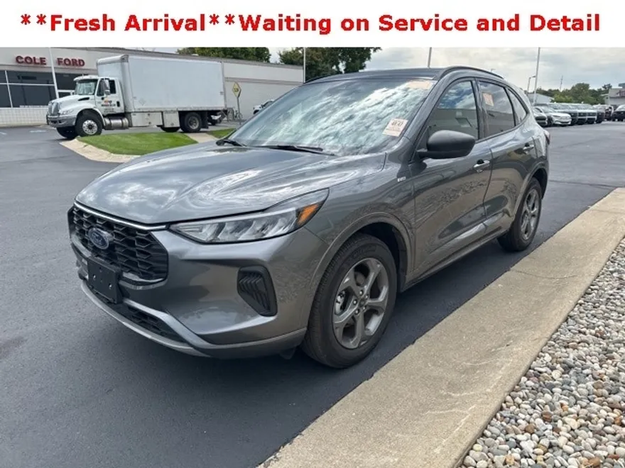 2024 Ford Escape ST-Line photo 1