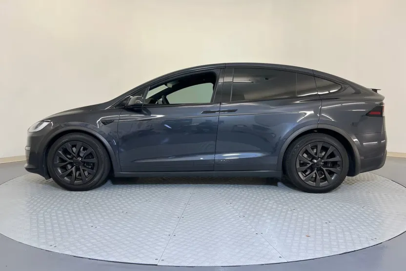 2024 Tesla Model X photo 1