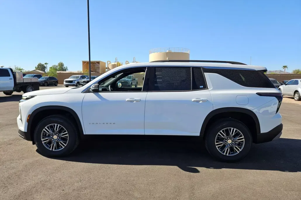 2025 Chevrolet Traverse photo 1