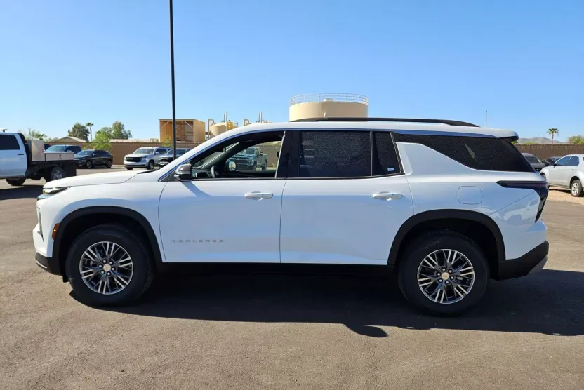 2025 Chevrolet Traverse photo 1