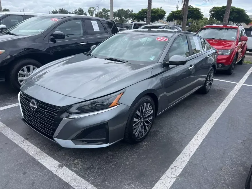 2023 Nissan Altima 2.5 SV photo 1