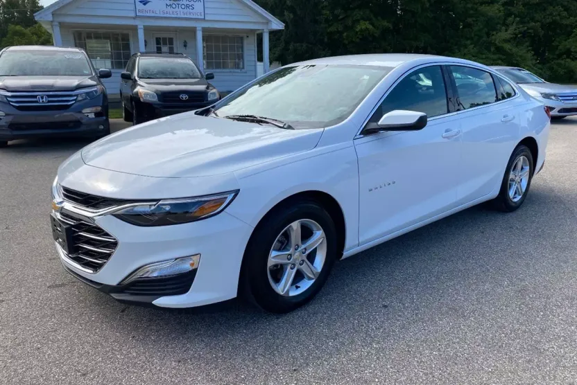 2025 Chevrolet Malibu LS photo 1