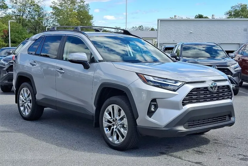 2025 Toyota RAV4 XLE Premium photo 1