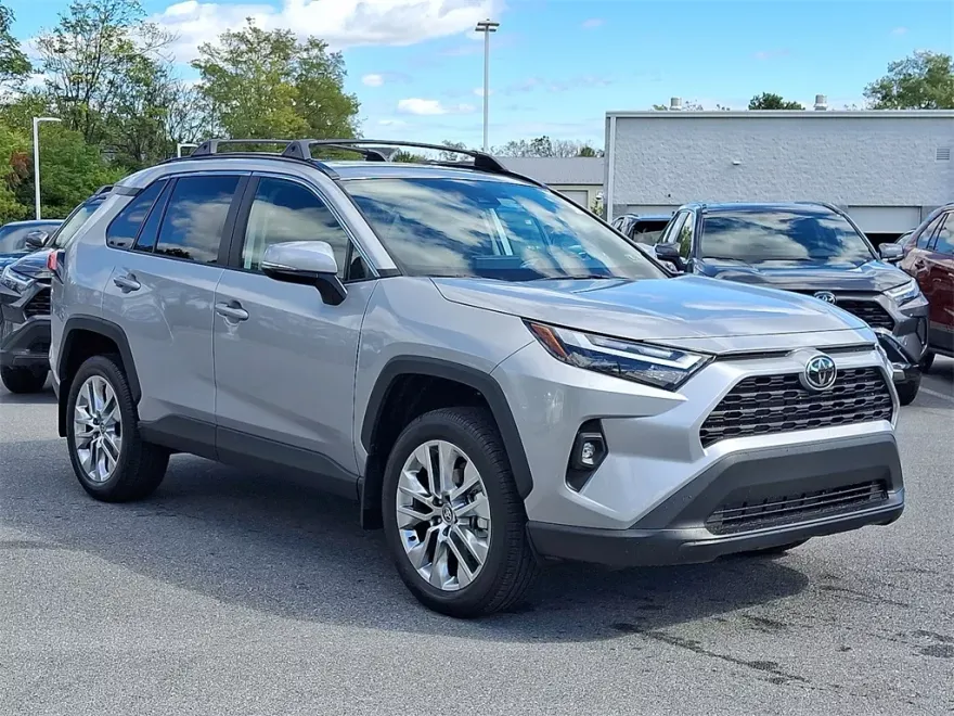2025 Toyota RAV4 XLE Premium photo 1