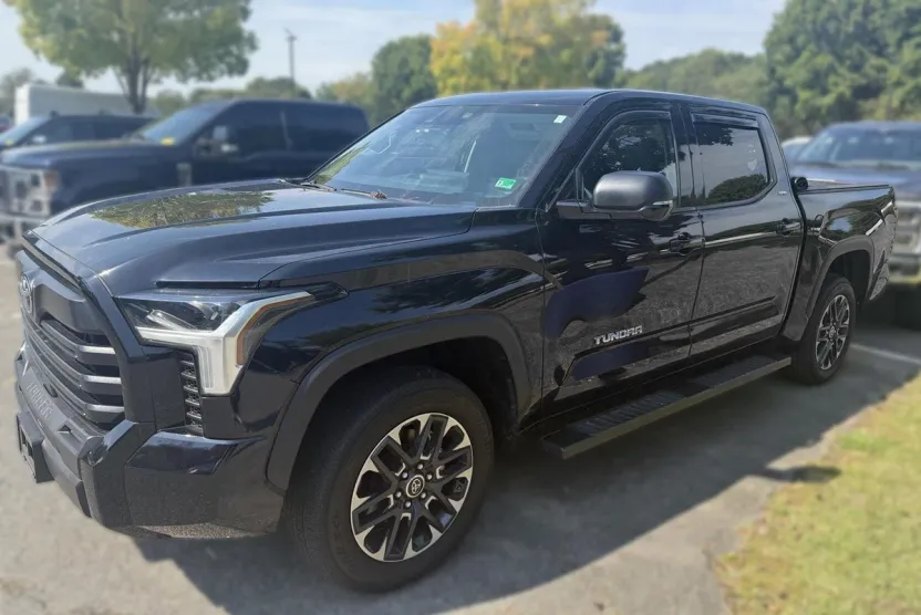 2023 Toyota Tundra SR5 CrewMax photo 1