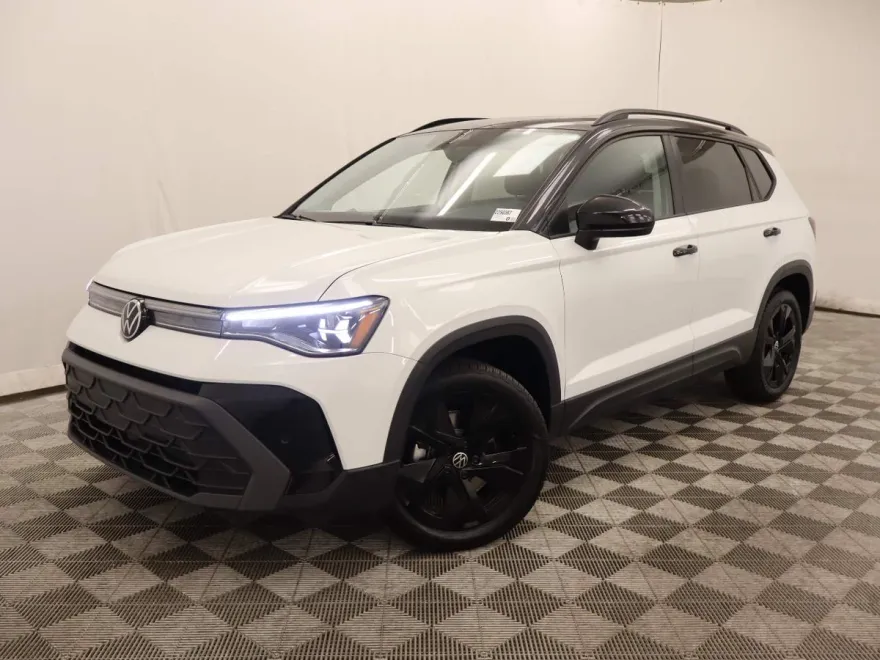 2025 Volkswagen Taos SE photo 1