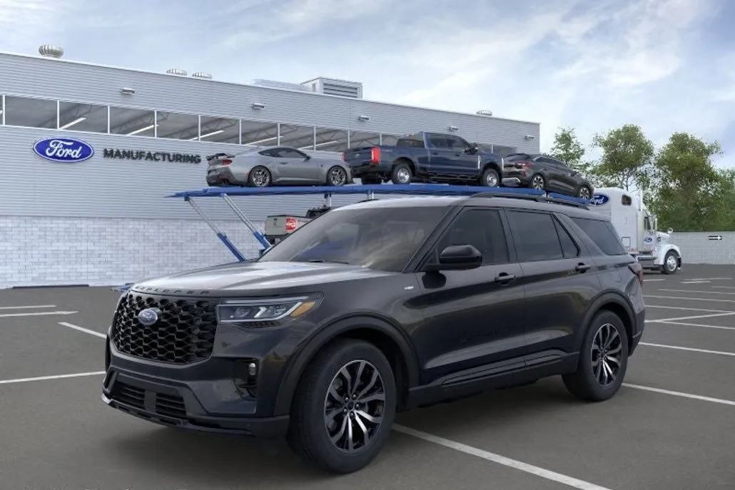 2025 Ford Explorer ST-Line photo 1