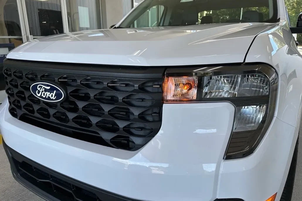 2025 Ford Maverick XLT photo 1