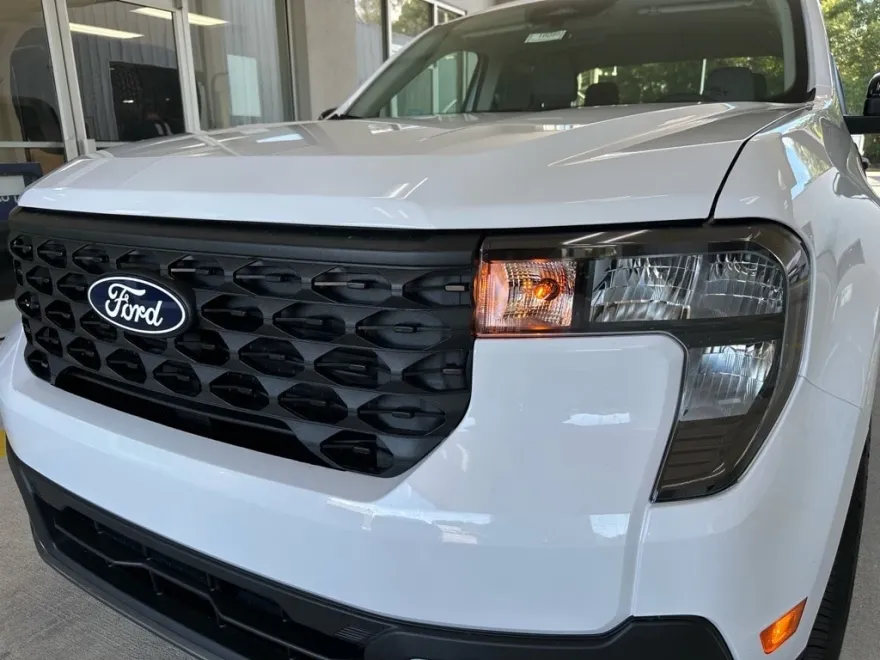 2025 Ford Maverick XLT photo 1