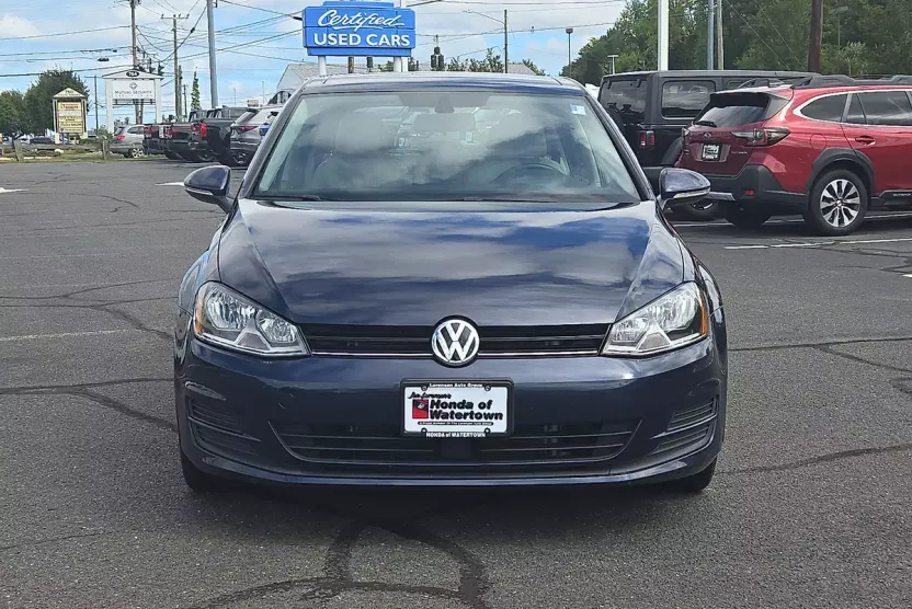 2017 Volkswagen Golf S photo 1