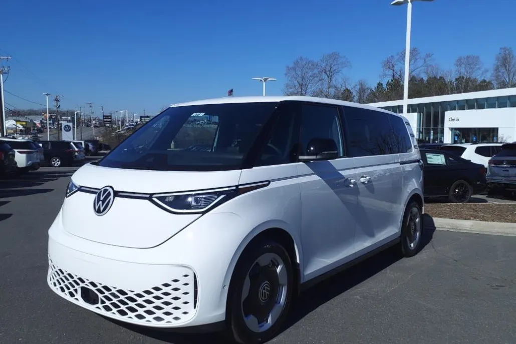 2025 Volkswagen ID. Buzz Pro S photo 1