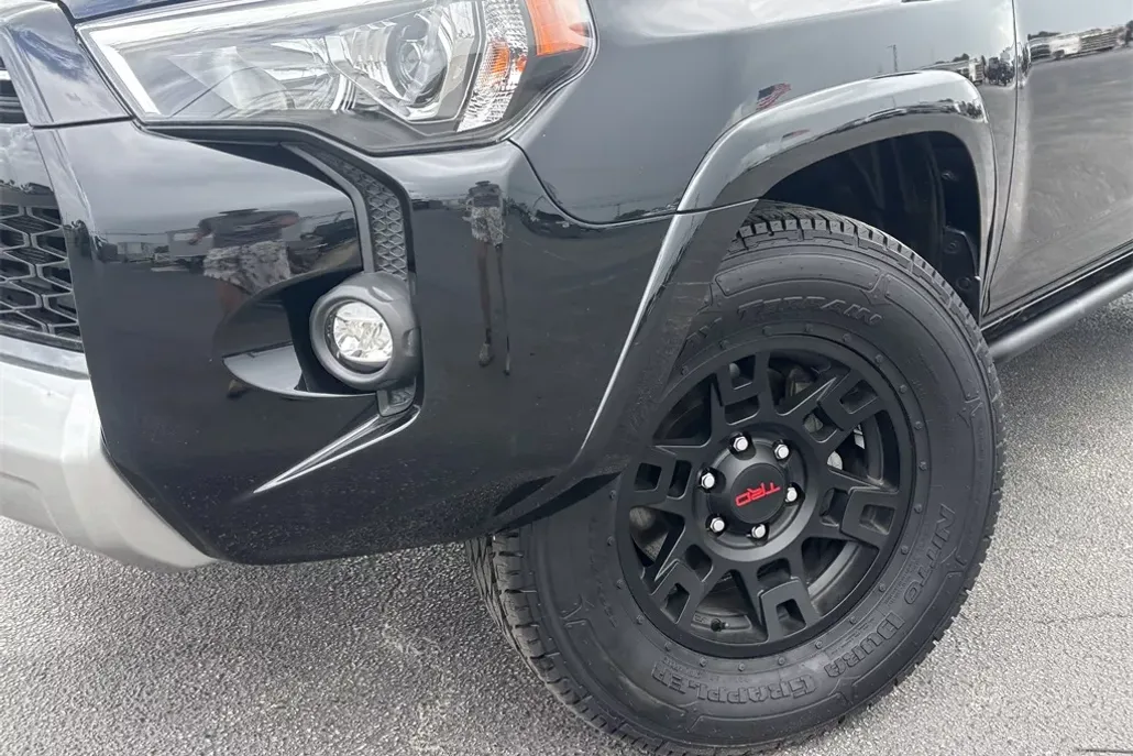 2023 Toyota 4Runner TRD Off-Road Premium photo 1