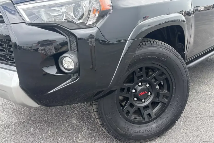 2023 Toyota 4Runner TRD Off-Road Premium photo 1