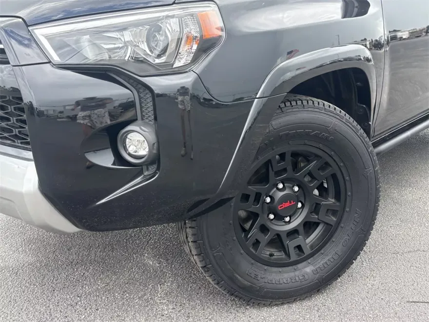2023 Toyota 4Runner TRD Off-Road Premium photo 1