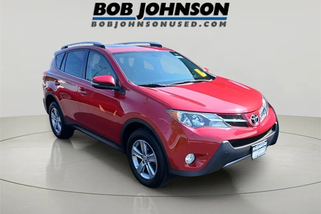 2015 Toyota RAV4 XLE photo 1