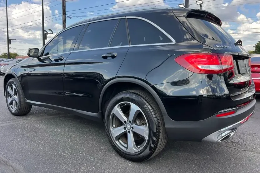 2016 Mercedes Benz GLC 300 photo 1