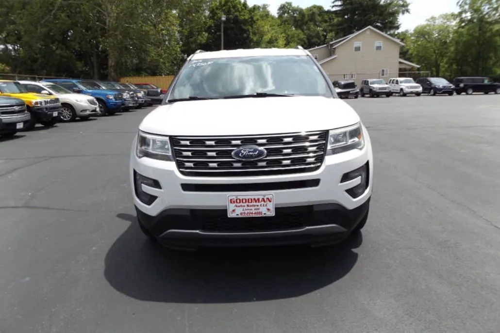 2016 Ford Explorer XLT photo 1