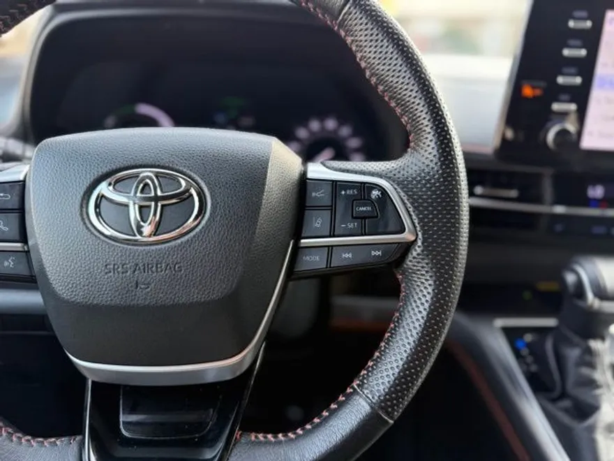 2022 Toyota Sienna XSE photo 36