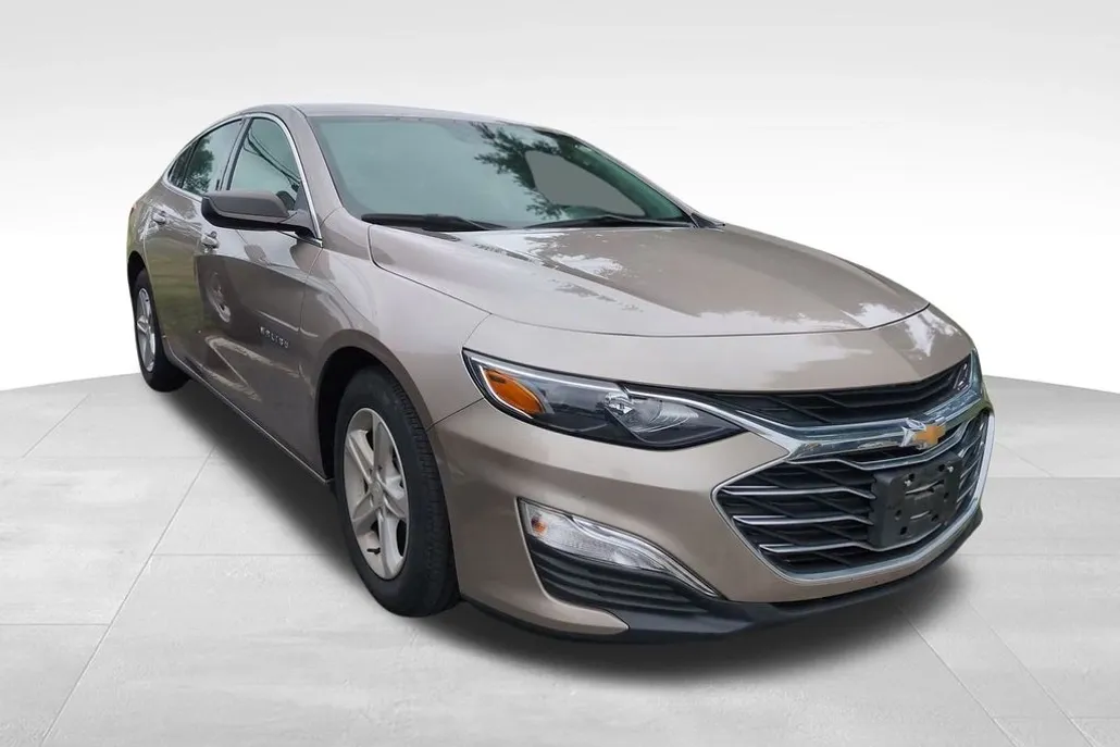 2023 Chevrolet Malibu LS photo 1