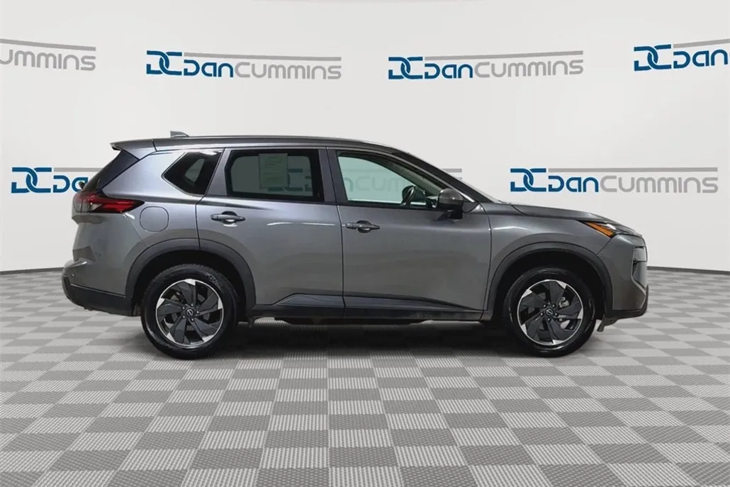 2024 Nissan Rogue SV photo 1