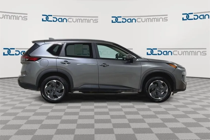 2024 Nissan Rogue SV photo 1