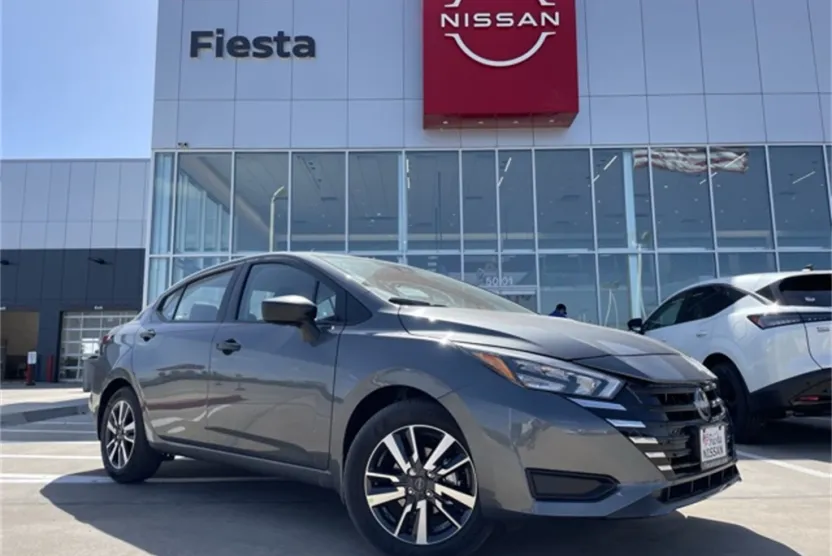 2025 Nissan Versa S photo 1