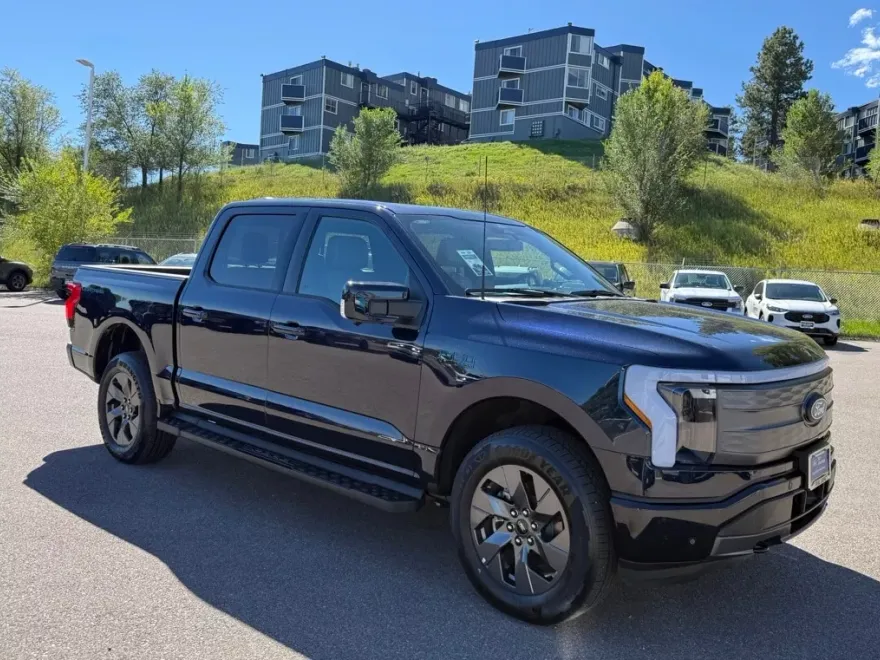 2024 Ford F-150 Lightning Lariat photo 1