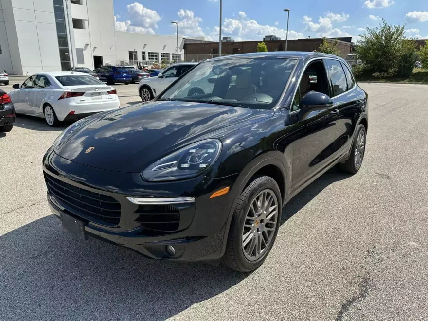 2017 Porsche Cayenne S photo 1
