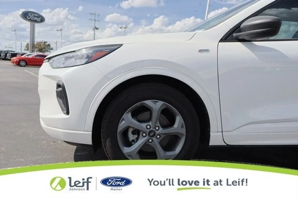 2024 Ford Escape Hybrid ST-Line photo 1