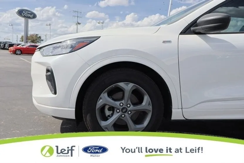 2024 Ford Escape Hybrid ST-Line photo 1