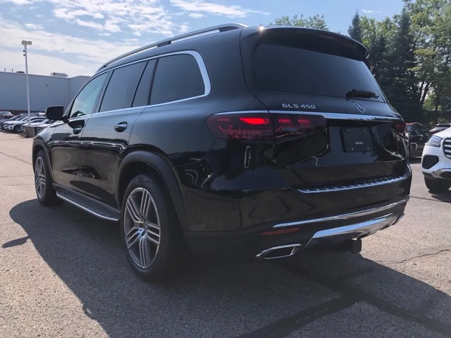 2025 Mercedes Benz GLS 450 4MATIC photo 1