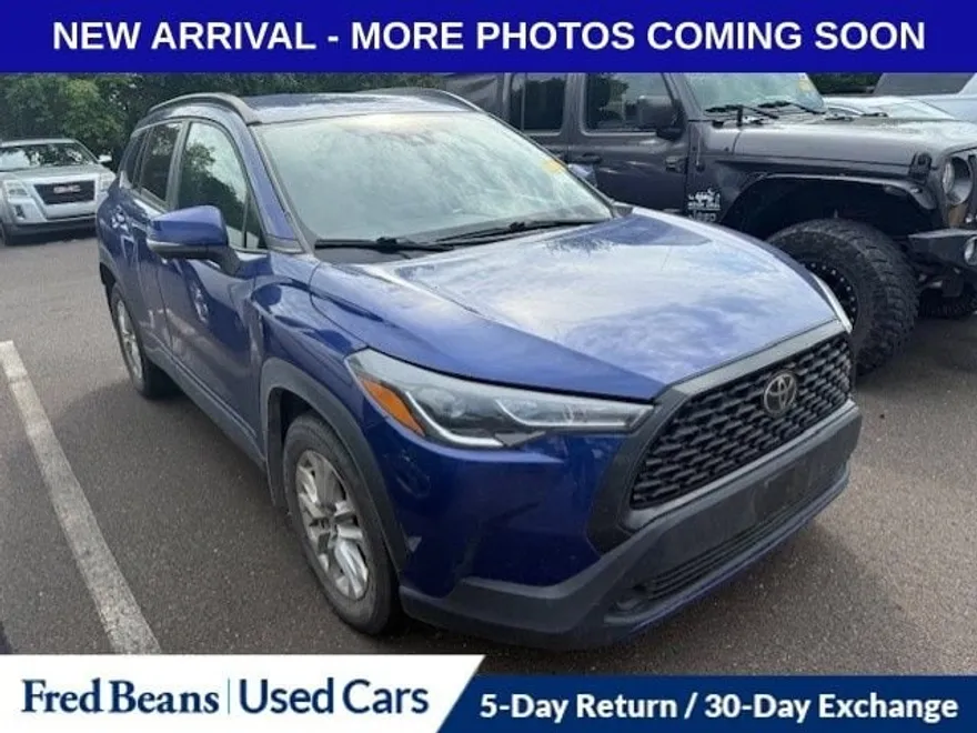 2022 Toyota Corolla Cross LE photo 1