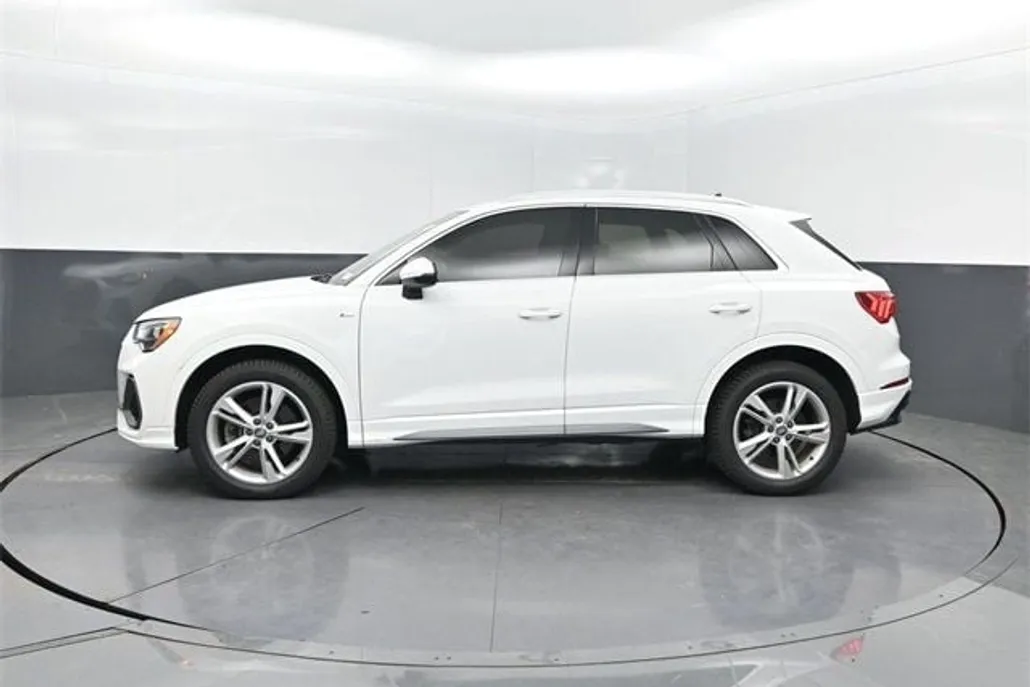 2020 Audi Q3 S line Premium 45 TFSI photo 1