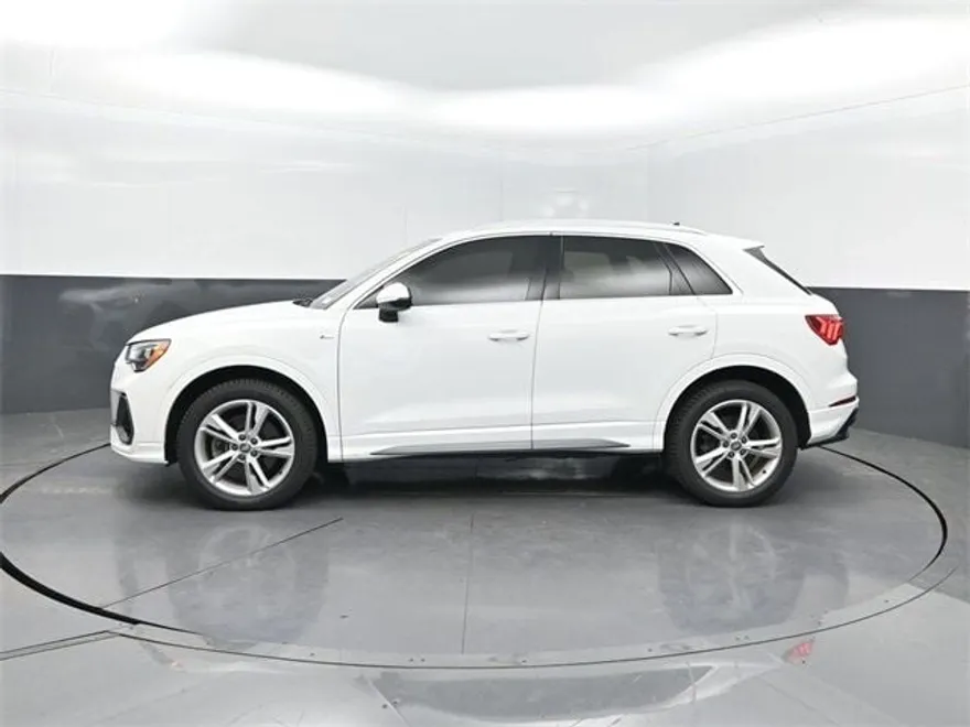 2020 Audi Q3 S line Premium 45 TFSI photo 1