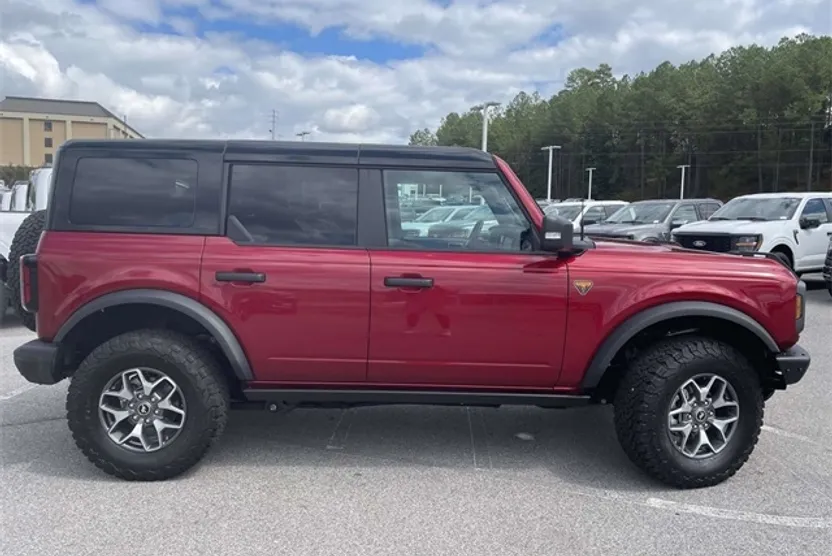 2025 Ford Bronco Badlands photo 1