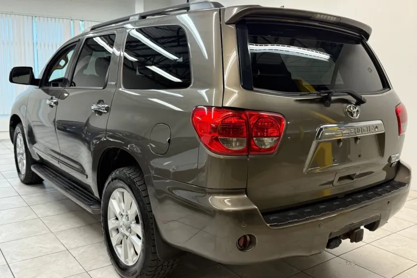 2012 Toyota Sequoia Platinum Sport photo 1