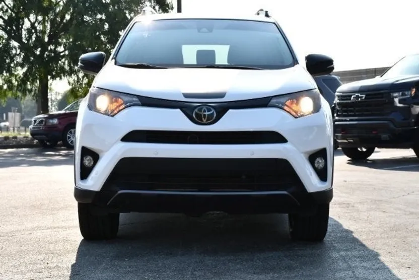 2018 Toyota RAV4 XLE photo 1