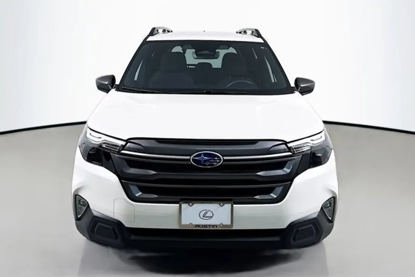 2025 Subaru Forester Premium Base photo 1