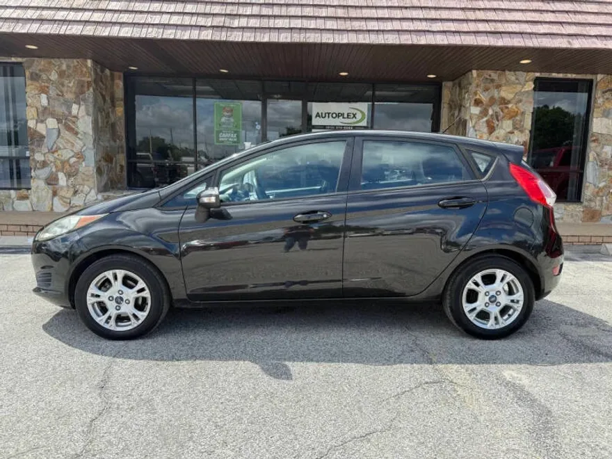2014 Ford Fiesta SE photo 1
