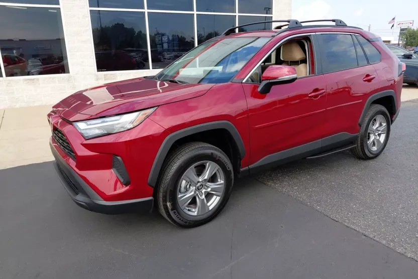 2025 Toyota RAV4 XLE photo 1