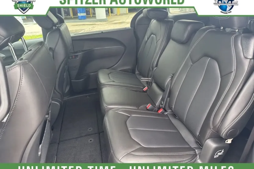 2026 Chrysler Pacifica photo 1
