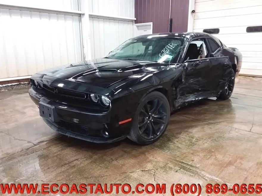 2017 Dodge Challenger SXT photo 1